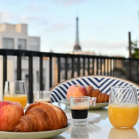 Apartmán Balcony Eiffel Tower View Newly Refurbished *