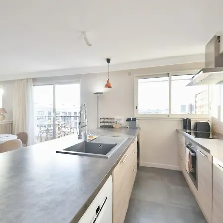 Apartmán Balcony Eiffel Tower View Newly Refurbished *
